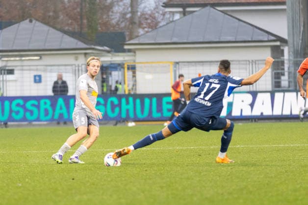 06 12 2025, Soccer, GER, Season, 3 Liga, Season 2025 2026, 17 Matchday, TSG Hoffenheim II SSV Jahn Regensburg Philipp Müller SSV Jahn Regensburg vs Ruben Reisig DFL REGULATIONS PROHIBIT ANY USE OF PHOTOGRAPHS AS IMAGE SEQUENCES AND OR QUASI VIDEO
