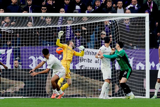 December 6, 2025, Reggio Emilia, REGGIO EMILIA: Sassuolo s Tarik Muharemovic scores the 2-1 during the Italian Serie A soccer match US Sassuolo vs ACF Fiorentina at Mapei Stadium in Reggio Emilia, Italy, 6 December 2025. ANSA ELISABETTA BARACCHI. Soccer: Serie A ; Sassuolo - Fiorentina  - ZUMAa110 20251206_zaf_a110_035 Copyright: xAnsa ElisabettaxBaracchix