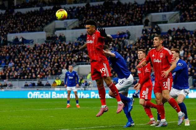 Everton v Nottingham Forest, Liverpool, UK - 6 December 2025 Dan Ndoye of Nottingham Forest heads the ball clear during the English Premier League Match between Everton and Nottingham Forest at Hill Dickinson Stadium on 6 December 2025 in Liverpool, England (Photo by Steve Taylor PPAUK) Bramley-Moore Dock Hill Dickinson Stadium Liverpool England Copyright: xStevexTaylor PPAUKx PPA-234459
