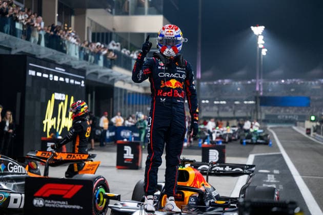 Max Verstappen Oracle Red Bull Racing, Netherlands, 01 celebrates first place on the grid and pole position at Parc Ferme, UAE, Formula 1 World Championship, Abu Dhabi Grand Prix, Yas Marina Circuit, Qualifying, 06 12 2025 UAE, Formula 1 World Championship, Abu Dhabi Grand Prix, Yas Marina Circuit, 06 12 2025 Yas Marina Island Copyright: xEibner-Pressefoto Memmlerx EP_MMR