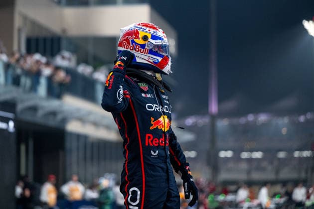 Max Verstappen Oracle Red Bull Racing, Netherlands, 01 celebrates first place on the grid and pole position at Parc Ferme, UAE, Formula 1 World Championship, Abu Dhabi Grand Prix, Yas Marina Circuit, Qualifying, 06 12 2025 UAE, Formula 1 World Championship, Abu Dhabi Grand Prix, Yas Marina Circuit, 06 12 2025 Yas Marina Island Copyright: xEibner-Pressefoto Memmlerx EP_MMR