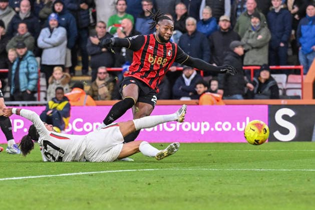 Bournemouth v Chelsea Premier League Antoine Semenyo of Bournemouth shoots during the Premier League match at the Vitality Stadium, Bournemouth 06 12 2025 UK Newspapers OUT Copyright: xJeremyxLandeyx FIL-22603-0027