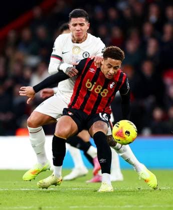 Marcus Tavernier of AFC Bournemouth and Enzo Fernandez of Chelsea. AFC Bournemouth v Chelsea, Premier League, Football, Vitality Stadium, Bournemouth, UK - 06 Dec 2025Bournemouth Vitality Stadium United Kingdom EDITORIAL USE ONLY No use with unauthorised audio, video, data, fixture lists, club league logos or live services. Online in-match use limited to 120 images, no video emulation. No use in betting, games or single club league player publications. Copyright: xJamesxMarsh Shutterstockx 16009213ah