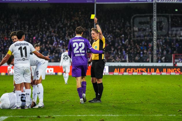 Germany Soccer 3 Bundesliga Season 2025 26, Matchday 17 VfL Osnabrück vs SV Wehen Wiesbaden, 06 12 2025, Stadion Bremer Brücke, Osnabrück Luca Jürgensen Referee , Bernd Riesselmann VfL Osnabrück, 22 Copyright: xLeonxFrickx