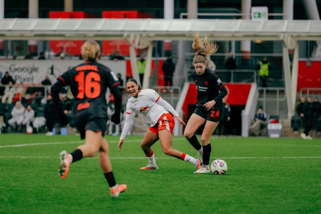 06 12 25, Women, Football, Google Pixel Womens Bundesliga, Season 2025 2026, Bayer 04 Leverkusen RB Leipzig, Matchday 12 Lisa Baum 11 RB Leipzig in a duel with Lilla Turanyi 24 Bayer 04 Leverkusen Leverkusen Ulrich Haberland Stadion NRW Germany