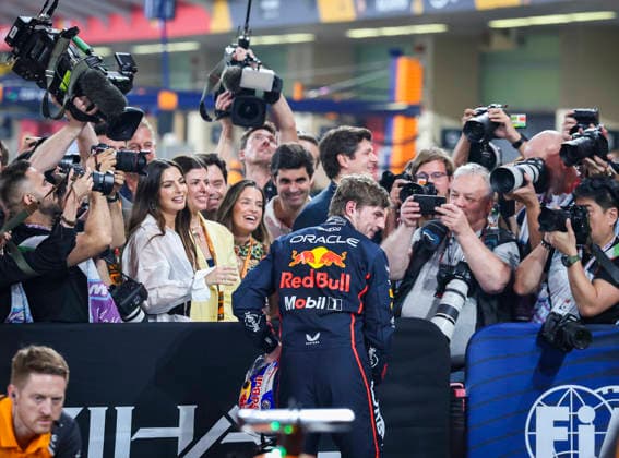 FORMULA ONE ABU DHABI GRAND PRIX 2025 Max Verstappen 1 (NED), Oracle Red Bull Racing RB21 celebrates pole position with girlfriend Kelly Piquet during the Formula One Etihad Airways Abu Dhabi Grand Prix 2025 Qualifying at the Yas Marina Circuit, Yas Island, United Arab Emirates on 6 December 2025 Credit: Phil Duncan Every Second Media Editorial use only. All images are copyright Every Second Media Limited. No images may be reproduced without prior permission. Copyright: xIMAGO EveryxSecondxMediax ESM-1693-0018 PhilxDuncanx xEveryxSecondxMediax