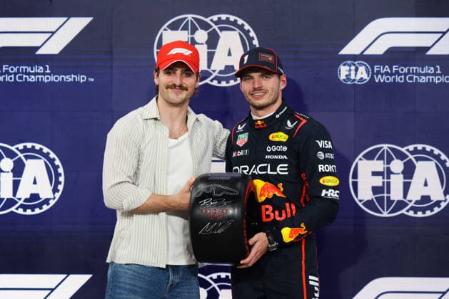 F1 Abu Dhabi Grand Prix 2025 Benson Boone and Max Verstappen of Red Bull Racing after taking the pole position in the qualifying session ahead of Formula 1 Abu Dhabi Grand Prix at Yas Marina Circuit on December 6th, 2025 in Abu Dhabi, United Arab Emirates. Abu Dhabi United Arab Emirates  Copyright: xBeataxZawrzelx originalFilename:zawrzel-f1abudha251206_npKWm.jpg