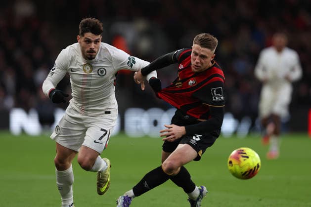 Football - 2025 2026 Premier League - AFC Bournemouth vs Chelsea - Vitality Stadium - Saturday 6th December 2025 Pedro Neto of Chelsea holds Julian Araujo of Bournemouth shirt as the tussle during the Premier League match at the Vitality Stadium COLORSPORT Shaun Boggust 