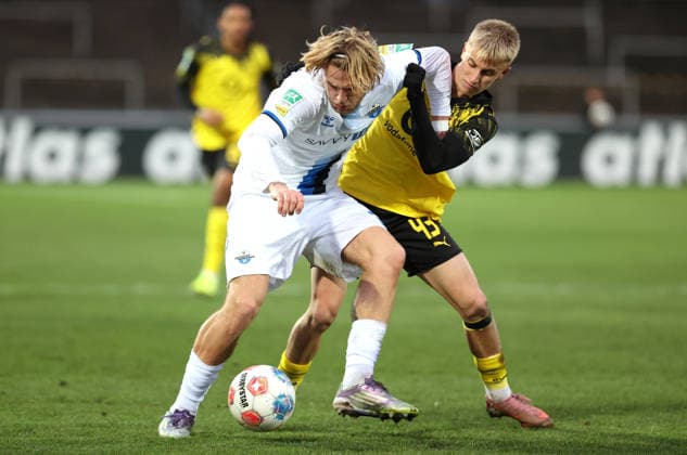Saturday 06 12 2025, Season 2025 26, Regionalliga West, Matchday 18 at Stadion Rote Erde Dortmund, BVB Borussia Dortmund II SC Paderborn U23, Travis de Jong SCP v Danylo Krevsun BVB II , v l
