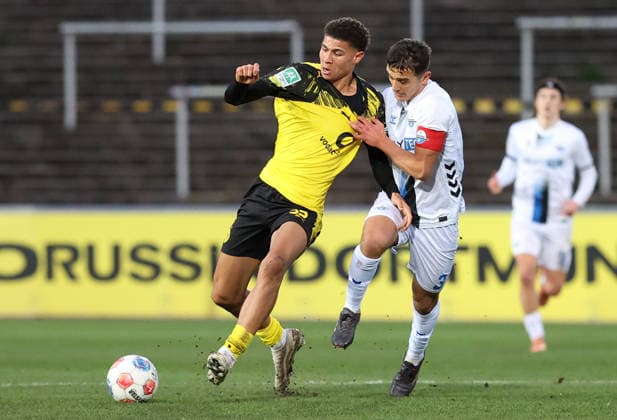 Saturday 06 12 2025, Season 2025 26, Regionalliga West, Matchday 18 at Stadion Rote Erde Dortmund, BVB Borussia Dortmund II SC Paderborn U23, Jordi Leander Paulina BVB II v Kerem Yalcin SCP , v l