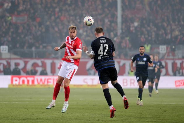 7 Timmy Thiele Energie Cottbus, l , 42 Alexander Hahn Duisburg Football 3 Liga 2025 2026 FC Energie Cottbus MSV Duisburg