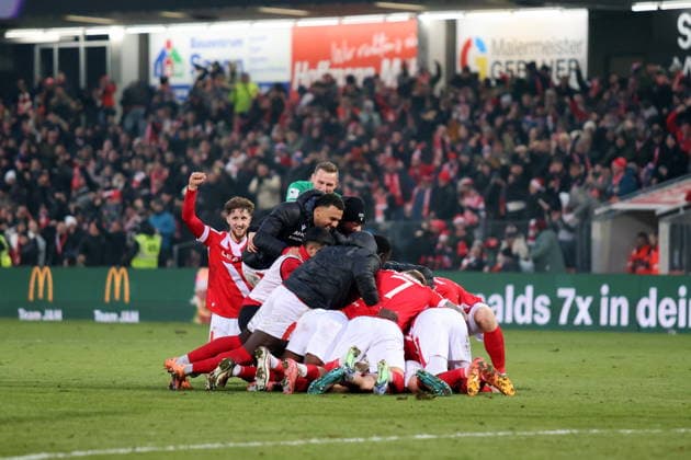 Energie celebrates the victory goal, Cottbuser goal celebration Football 3 Liga 2025 2026 FC Energie Cottbus MSV Duisburg