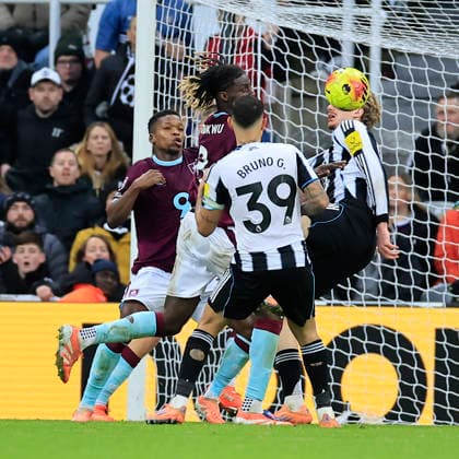 Newcastle United v Burnley Premier League Lesley Ugochukwu of Burnley (left) hands the ball in the box later which is reviewed by VAR to give a penalty during the Premier League match at St. James s Park, Newcastle 06 12 2025 UK Newspapers OUT Copyright: xFredxPalmerx FIL-22605-0077