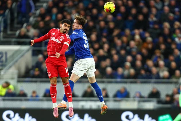 Everton v Nottingham Forest, Premier League Morgan Gibbs-White of Nottingham Forest and James Garner of Everton clash for the high ball during the Everton v Nottingham Forest Premier League match at the Hill Dickinson Stadium, Liverpool, England on 6 December 2025 Credit: Luke Williams Every Second Media Editorial use only. All images are copyright Every Second Media Limited. No images may be reproduced without prior permission. All rights reserved. Premier League and Football League images are subject to licensing agreements with Football DataCo Limited. see https: www.football-dataco.com Copyright: xIMAGO EveryxSecondxMediax ESM-1699-0044 LukexWilliamsx xEveryxSecondxMediax