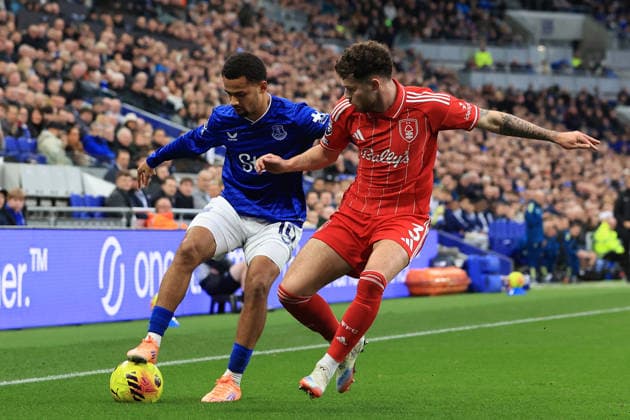 6th December 2025; Hill Dickinson Stadium, Liverpool, England; Premier League Football, Everton versus Nottingham Forest; Iliman Ndiaye of Everton competes for the ball with Neco Williams of Nottingham Forest  DavidxBlunsden