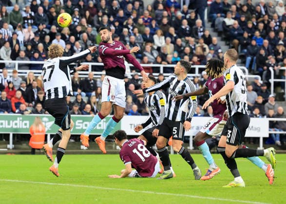Newcastle United v Burnley Premier League Nick Woltemade of Newcastle United (left) competes for the ball with Armando Broja of Burnley (second from left) during the Premier League match at St. James s Park, Newcastle 06 12 2025 UK Newspapers OUT Copyright: xFredxPalmerx FIL-22605-0079