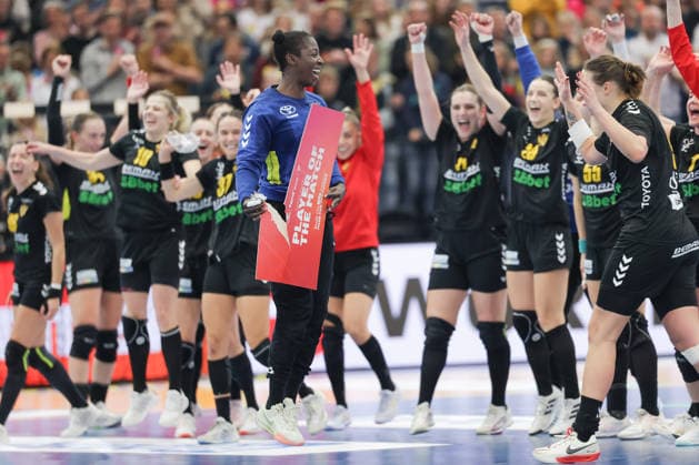 Montenegro Serbia, IHF Womens Handball World Championship Goalkeeper Armelle Attingre Montenegro, 12 becomes Player of the Match and is celebrated by her teammates 3 Main Round match of the Womens Handball World Championship between Montenegro and Serbia on December 6, 2025 at Westfalenhalle in Dortmund , Dortmund Nordrhein Westfalen Germany Westfalenhalle