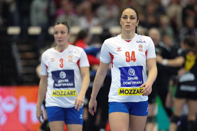 Montenegro Serbia, IHF Womens Handball World Championship Sara Garovic Serbia, 94 , Katarina Krpez Slezak Serbia, 3 and her teammates leave the court disappointed 3 Main Round match of the Womens Handball World Championship between Montenegro and Serbia on December 6, 2025 at Westfalenhalle in Dortmund , Dortmund Nordrhein Westfalen Germany Westfalenhalle