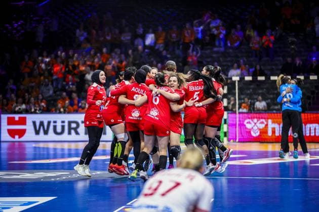ROTTERDAM , 06-12-2025 , Rotterdam Ahoy , Womens World Championship, WM, Weltmeisterschaft Handball 2025 , match between Austria and Tunisia , picture shows team Tunisia celebrate the win Austria - Tunisia (women)  x32376455x Copyright: