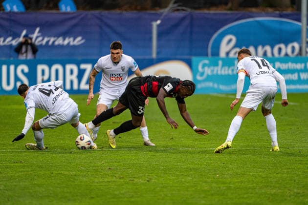 3 Soccer Bundesliga Viktoria Köln SSV Ulm 1846 Soccer, 17 Matchday, on 06 12 2025 Leon Dajaku SSV Ulm 1846, 43 , Frank Ronstadt Viktoria Köln, 34 , Dennis Dressel SSV Ulm 1846, 14 , 3 Soccer Bundesliga Viktoria Köln SSV Ulm 1846 Soccer, 17 Matchday, on 06 12 2025, Sportpark Höhenberg DFB REGULATIONS PROHIBIT ANY USE OF PHOTOGRAPHS AS IMAGE SEQUENCES AND OR QUASI VIDEO Copyright: xBEAUTIFULxSPORTS Erlhofx