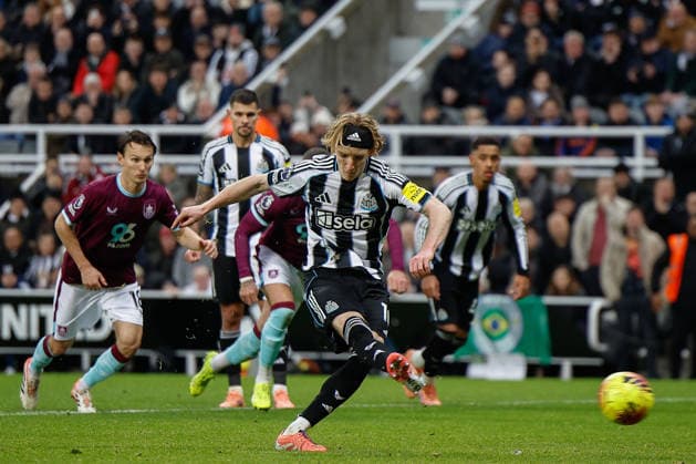 Newcastle United v Burnley Premier League 06 12 2025. Anthony Gordon of Newcastle United scores his sides second goal of the match 2-0 during the Premier League match between Newcastle United and Burnley at St. James s Park, Newcastle, England on 6 December 2025. Newcastle St. James s Park Tyne and Wear England Editorial use only DataCo restrictions apply See www.football-dataco.com , Copyright: xCraigxCowanx PSI-23345-0055