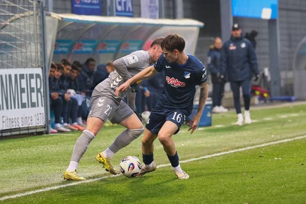 v li Lucas Hermes SSV Jahn Regensburg, 27 , Yannis Hoer TSG Hoffenheim II, 16 GER, TSG 1899 Hoffenheim II vs SSV Jahn Regensburg, Football, 3 Liga, Matchday 17, Season 2025 2026, 06 12 2025 DFL DFB REGULATIONS PROHIBIT ANY USE OF PHOTOGRAPHS as IMAGE SEQUENCES and or QUASI VIDEO GER,TSG 1899 Hoffenheim II vs SSV Jahn Regensburg, Football, 3 Liga, Matchday 17, Season 2025 2026, 06 12 2025 Hoffenheim Copyright: xEibner-Pressefoto JoergxHirschx EP_JHH