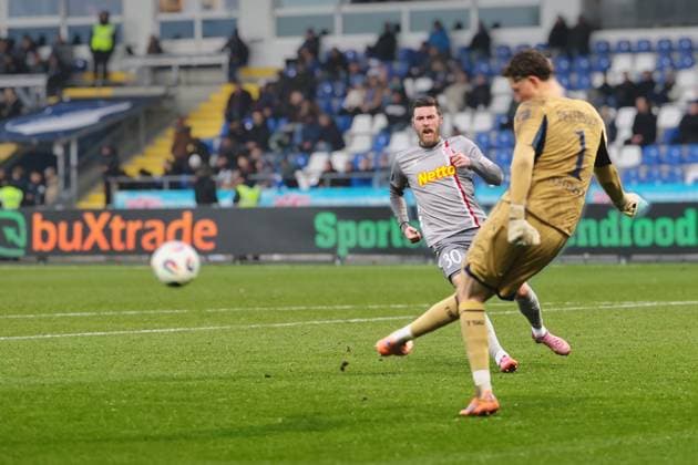 v li Christian Kuehlwetter SSV Jahn Regensburg, 30 Lukas Petersson Bloendal TSG Hoffenheim II, 1 GER, TSG 1899 Hoffenheim II vs SSV Jahn Regensburg, Football, 3 Liga, Matchday 17, Season 2025 2026, 06 12 2025 DFL DFB REGULATIONS PROHIBIT ANY USE OF PHOTOGRAPHS as IMAGE SEQUENCES and or QUASI VIDEO GER,TSG 1899 Hoffenheim II vs SSV Jahn Regensburg, Football, 3 Liga, Matchday 17, Season 2025 2026, 06 12 2025 Hoffenheim Copyright: xEibner-Pressefoto JoergxHirschx EP_JHH