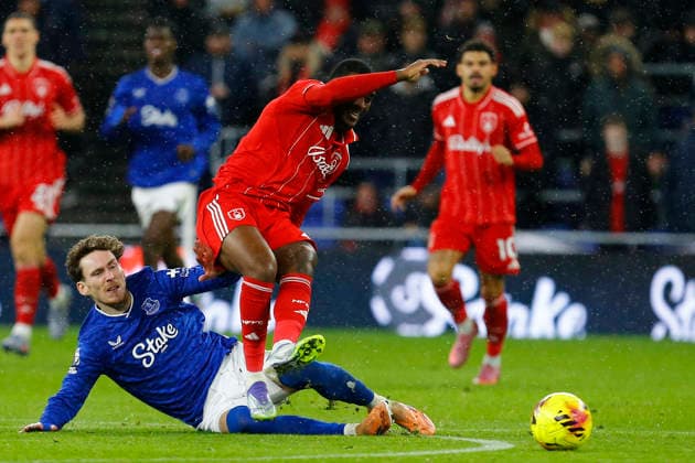 Everton v Nottingham Forest, Liverpool, UK - 6 December 2025 Callum Hudson-Odoi of Nottingham Forest is tackled by James Garner of Everton during the English Premier League Match between Everton and Nottingham Forest at Hill Dickinson Stadium on 6 December 2025 in Liverpool, England (Photo by Steve Taylor PPAUK) Bramley-Moore Dock Hill Dickinson Stadium Liverpool England Copyright: xStevexTaylor PPAUKx PPA-234502
