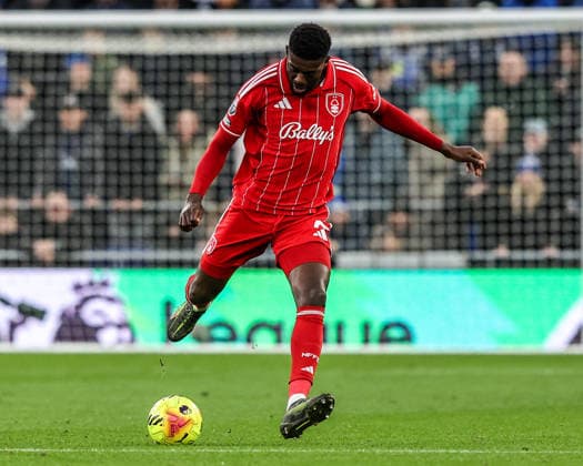 Premier League Everton v Nottingham Forest Ibrahim Sangare of Nottingham Forest passes the ball during the Premier League match Everton vs Nottingham Forest at Hill Dickinson Stadium, Liverpool, United Kingdom, 6th December 2025 (Photo by Alfie Cosgrove News Images) Liverpool Hill Dickinson Stadium Merseyside United Kingdom Copyright: xAlfiexCosgrove NewsxImagesx