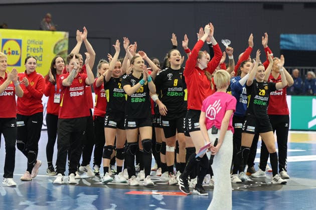 GER, Dortmund, 27th Wommens World Championship 2025, Main Round, Group II, 3 Round Round Montenegro MNE vs Serbia Serbia SRB 06 12 2025, Westfalenhalle, Dortmund, GER, Dortmund, 27th Wommens World Championship 2025, Main Round, Group II, 3 Round Round Montenegro MNE vs Serbia Serbia SRB , in the picture Fans Montenegro nordphotoxGmbHx xMeuter nph00351
