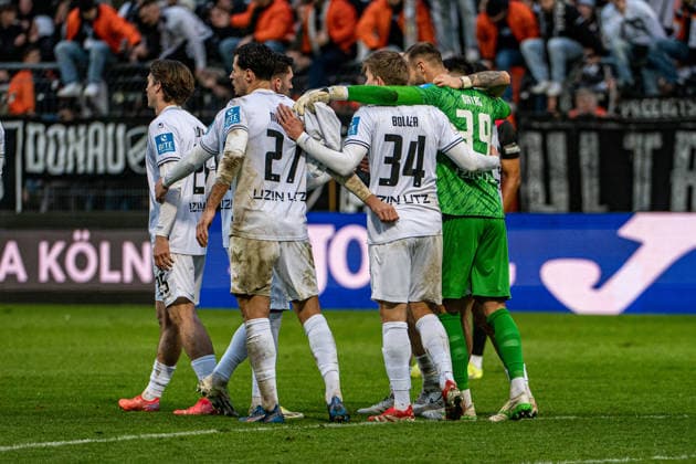 3 Soccer Bundesliga Viktoria Köln SSV Ulm 1846 Soccer, 17 Matchday, on 06 12 2025 Lukas Mazagg SSV Ulm 1846, 27 , Jan Boller SSV Ulm 1846, 34 , Christian Ortag SSV Ulm 1846, 39 , 3 Soccer Bundesliga Viktoria Köln SSV Ulm 1846 Soccer, 17 Matchday, on 06 12 2025, Sportpark Höhenberg DFB REGULATIONS PROHIBIT ANY USE OF PHOTOGRAPHS AS IMAGE SEQUENCES AND OR QUASI VIDEO Copyright: xBEAUTIFULxSPORTS Erlhofx