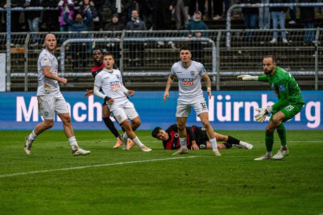 3 Soccer Bundesliga Viktoria Köln SSV Ulm 1846 Soccer, Matchday 17, on 06 12 2025 Marcel Seegert SSV Ulm 1846, 21 , Max Scholze SSV Ulm 1846, 28 , Leander Popp Viktoria Köln, 29 , Niklas Kölle SSV Ulm 1846, 32 , Jan Boller SSV Ulm 1846, 34 , 3 Soccer Bundesliga Viktoria Köln SSV Ulm 1846 Soccer, 17 Matchday, on 06 12 2025, Sportpark Höhenberg DFB REGULATIONS PROHIBIT ANY USE OF PHOTOGRAPHS AS IMAGE SEQUENCES AND OR QUASI VIDEO Copyright: xBEAUTIFULxSPORTS Erlhofx