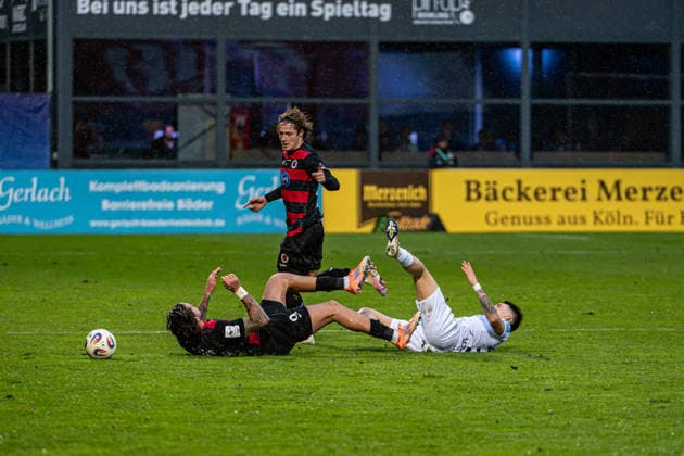 3 Soccer Bundesliga Viktoria Köln SSV Ulm 1846 Football, Matchday 17, on 06 12 2025 Lex Tyger Lobinger Viktoria Köln, 9 , and Niklas Kölle SSV Ulm 1846, 32 , on the ground 3 Soccer Bundesliga Viktoria Köln SSV Ulm 1846 Football, Matchday 17, on 06 12 2025, Sportpark Höhenberg DFB REGULATIONS PROHIBIT ANY USE OF PHOTOGRAPHS AS IMAGE SEQUENCES AND OR QUASI VIDEO Copyright: xBEAUTIFULxSPORTS Erlhofx