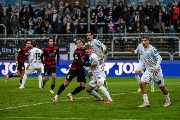 3 Bundesliga Viktoria Köln SSV Ulm 1846 Fußball, 17 Spieltag, am 06 12 2025 S ichir K zuki Viktoria Köln, 41 , Tobias Eisenhuth Viktoria Köln, 6 , Dennis Dressel SSV Ulm 1846, 14 , Max Scholze SSV Ulm 1846, 28 , 3 Soccer Bundesliga Viktoria Köln SSV Ulm 1846 Soccer, 17 Matchday, on 06 12 2025, Sportpark Höhenberg DFB REGULATIONS PROHIBIT ANY USE OF PHOTOGRAPHS AS IMAGE SEQUENCES AND OR QUASI VIDEO Copyright: xBEAUTIFULxSPORTS Erlhofx