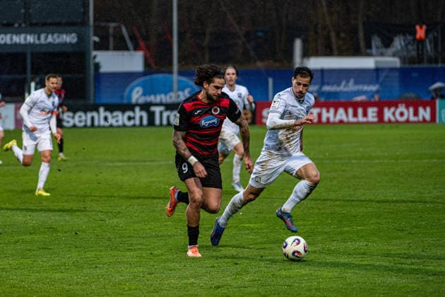 3 Soccer Bundesliga Viktoria Köln SSV Ulm 1846 Soccer, 17 Matchday, on 06 12 2025 Lex Tyger Lobinger Viktoria Köln, 9 , Lukas Mazagg SSV Ulm 1846, 27 , 3 Soccer Bundesliga Viktoria Köln SSV Ulm 1846 Soccer, 17 Matchday, on 06 12 2025, Sportpark Höhenberg DFB REGULATIONS PROHIBIT ANY USE OF PHOTOGRAPHS AS IMAGE SEQUENCES AND OR QUASI VIDEO Copyright: xBEAUTIFULxSPORTS Erlhofx