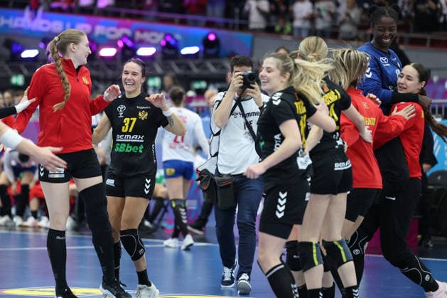 GER, Dortmund, 27th Wommens World Championship 2025, Main Round, Group II, 3 Round Round Montenegro MNE vs Serbia Serbia SRB 06 12 2025, Westfalenhalle, Dortmund, GER, Dortmund, 27th Wommens World Championship 2025, Main Round, Group II, 3 Round Round Montenegro MNE vs Serbia Serbia SRB , in the picture Montenegro is happy about the victory nordphotoxGmbHx xMeuter nph00351