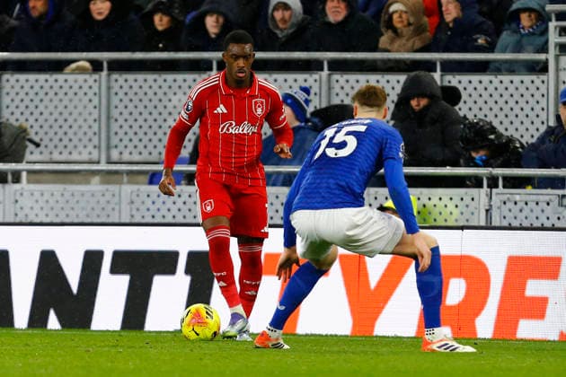 Everton v Nottingham Forest, Liverpool, UK - 6 December 2025 Callum Hudson-Odoi of Nottingham Forest feels pressure from Jake O Brien of Everton during the English Premier League Match between Everton and Nottingham Forest at Hill Dickinson Stadium on 6 December 2025 in Liverpool, England (Photo by Steve Taylor PPAUK) Bramley-Moore Dock Hill Dickinson Stadium Liverpool England Copyright: xStevexTaylor PPAUKx PPA-234515