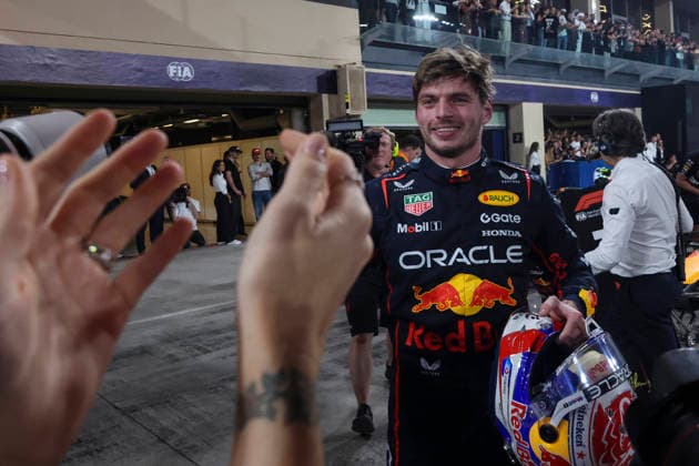 Formula1; Round24; Abu Dhabi Grand Prix; United Arab Emirates Pole Position Max Verstappen (NED) celebrating with Kelly Piquet - Oracle Red Bull Racing - RB21 during Formula1 Etihad Abu Dhabi Grand Prix on december 6., 2025 in Yas Marina Circuit, United Arab Emirates Zsombor Toth Abu dhabi Yas Marina Circuit United Arab Emirates