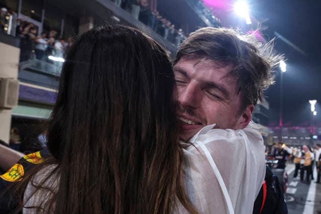 Formula1; Round24; Abu Dhabi Grand Prix; United Arab Emirates Pole Position Max Verstappen (NED) celebrating with Kelly Piquet - Oracle Red Bull Racing - RB21 during Formula1 Etihad Abu Dhabi Grand Prix on december 6., 2025 in Yas Marina Circuit, United Arab Emirates Zsombor Toth Abu dhabi Yas Marina Circuit United Arab Emirates
