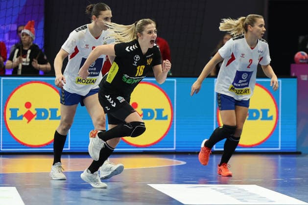 GER, Dortmund, 27th WommenÂs World Championship 2025, Main Round, Group II, 3 Round Round Montenegro MNE vs Serbia Serbia SRB 06 12 2025, Westfalenhalle, Dortmund, GER, Dortmund, 27th WommenÂs World Championship 2025, Main Round, Group II, 3 Round Round Montenegro MNE vs Serbia Serbia SRB , pictured Matea PLETIKOSIÄÜ MNE 10 , goal celebration jubilation jubilation jubilation, nordphotoxGmbHx xMeuter nph00351