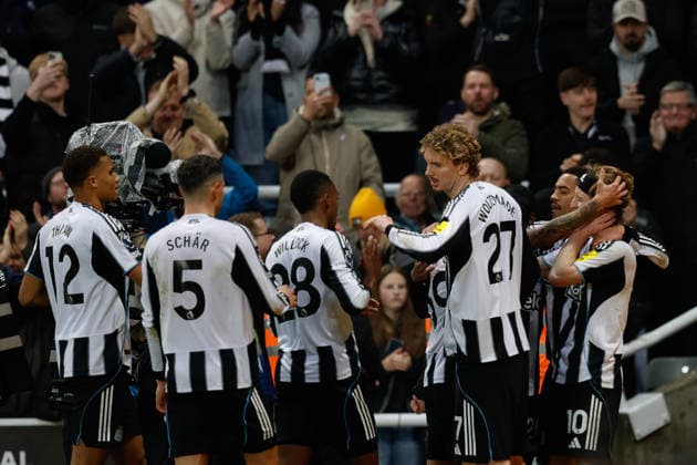 Newcastle United v Burnley Premier League 06 12 2025. Anthony Gordon of Newcastle United celebrates his goal with team mates 2-0 during the Premier League match between Newcastle United and Burnley at St. James s Park, Newcastle, England on 6 December 2025. Newcastle St. James s Park Tyne and Wear England Editorial use only DataCo restrictions apply See www.football-dataco.com , Copyright: xCraigxCowanx PSI-23345-0062