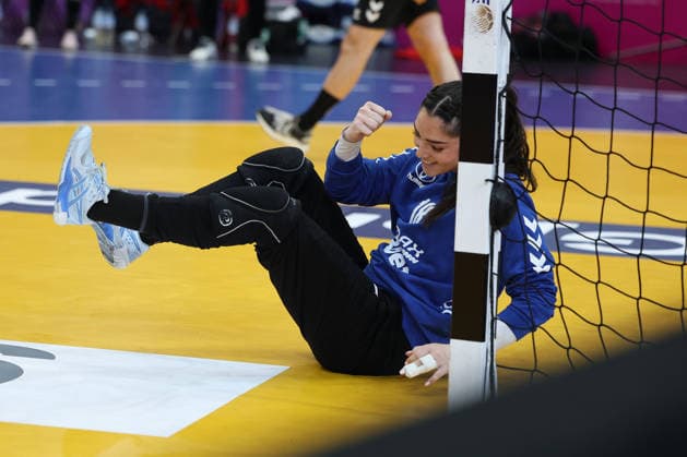 GER, Dortmund, 27th Wommens World Championship 2025, Main Round, Group II, 3 Round Round Montenegro MNE vs Serbia Serbia SRB 06 12 2025, Westfalenhalle, Dortmund, GER, Dortmund, 27th Wommens World Championship 2025, Main Round, Group II, 3 Round Round Montenegro MNE vs Serbia Serbia SRB , in the picture Marija MARSENIÄÜ Goalkeeper MNE 18 , is happy about a saved ball nordphotoxGmbHx xMeuter nph00351