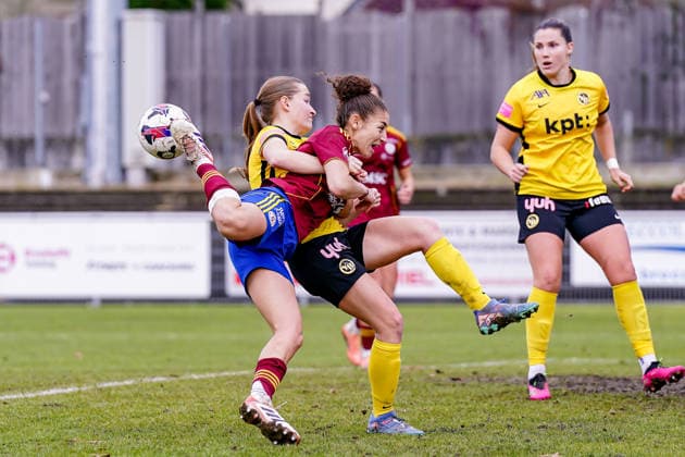 Switzerland AXA Women s Super League, Servette FC ChÃªnois FÃ minin vs BSC YB Women, Stade des Trois Chene, Chene Bourg Elodie Nakkach 66 Servette FC Chenois Feminin in a duel against Noa Linn Münger Noa Linn Munger 8 Young Boys, left Copyright: xDanielaxPorcellix