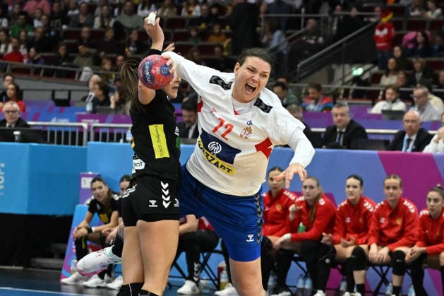 GER, Dortmund, 27th Wommens World Championship 2025, Main Round, Group II, 3 Round Round Montenegro MNE vs Serbia Serbia SRB 06 12 2025, Westfalenhalle, Dortmund, GER, Dortmund, 27th Wommens World Championship 2025, Main Round, Group II, 3 Round Round Montenegro MNE vs Serbia Serbia SRB , pictured Dragana Cvijić SRB 72 , free in front of goal nordphotoxGmbHx xMeuter nph00351