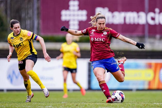 Switzerland AXA Women s Super League, Servette FC Chênois Feminin vs BSC YB Women, Stade des Trois Chene, Chene Bourg Gloria Marinelli 9 Servette FC Chenois Feminin in action, on the ball Copyright: xDanielaxPorcellix