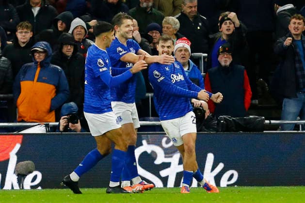 Everton v Nottingham Forest, Liverpool, UK - 6 December 2025 Goal celebrations for Kiernan Dewsbury-Hall of Everton during the English Premier League Match between Everton and Nottingham Forest at Hill Dickinson Stadium on 6 December 2025 in Liverpool, England (Photo by Steve Taylor PPAUK) Bramley-Moore Dock Hill Dickinson Stadium Liverpool England Copyright: xStevexTaylor PPAUKx PPA-234539