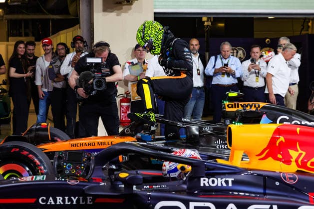 F1 - ABU DHABI GRAND PRIX 2025 NORRIS Lando (gbr), McLaren F1 Team MCL39, VERSTAPPEN Max (ned), Red Bull Racing RB21, portrait during the 2025 Formula 1 Abu Dhabi Grand Prix, 24th round of the 2025 FIA Formula One World Championship, WM, Weltmeisterschaft from December 05 to 07, 2025 on the Yas Marina Circuit, in Abu Dhabi, United Arab Emirates - Abu DhabiUnited Arab Emirates Copyright: xFLORENTxGOODENx