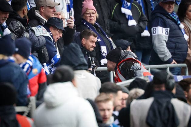 Bochum, Vonovia Ruhrstadion, 06 12 25, GER, Men, 2 Bundesliga, Season 2025 2026, VfL 1848 Bochum Arminia Bielefeld, Simon Zoller after being sent off on the stand DFB DFL REGULATIONS PROHIBIT ANY USE OF PHOTOGRAPHS AS IMAGE SEQUENCES AND OR QUASI VIDEO Copyright: JoachimxBywaletz xJB-Sportfoto