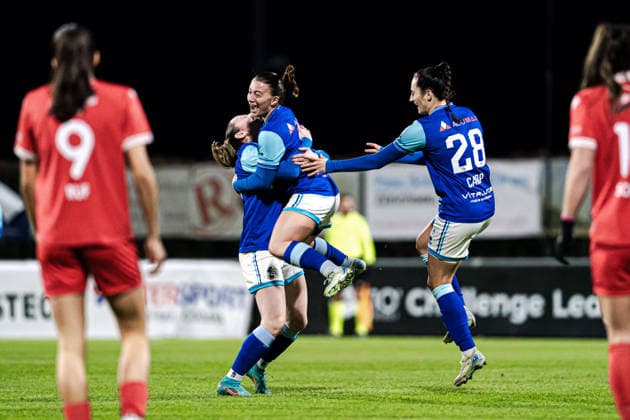 Switzerland AXA Womens Super League 2025 26, FC Rapperswil Jona vs FC Luzern Grunfeld, Jona Serena Li Puma 11 FC Luzern celebrating with team after scoring teams first goal Jona Jona, Switzerland, December 6th 2025 Jona Switzerland Copyright: xPriscilaxBütlerx xSteinsiek.chx