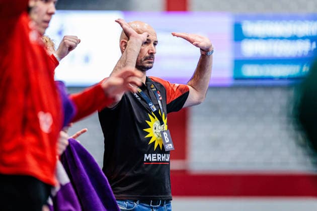 Davor Dominikovic TuS N Luebbecke, Coach gestures GER, TuS N Luebbecke vs VfL Eintracht Hagen, Handball, 2 Bundesliga, Matchday 14, Season 2025 2026, 06 12 2025 GER, TuS N Luebbecke vs VfL Eintracht Hagen, Handball, 2 Bundesliga, Matchday 14, Season 2025 2026, 06 12 2025 Luebbecke Copyright: xEibner-Pressefoto JanxRollingerx EP_JSK